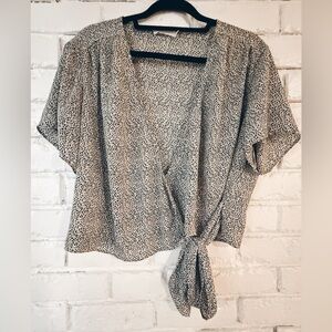 LUSH black & white wrap top L